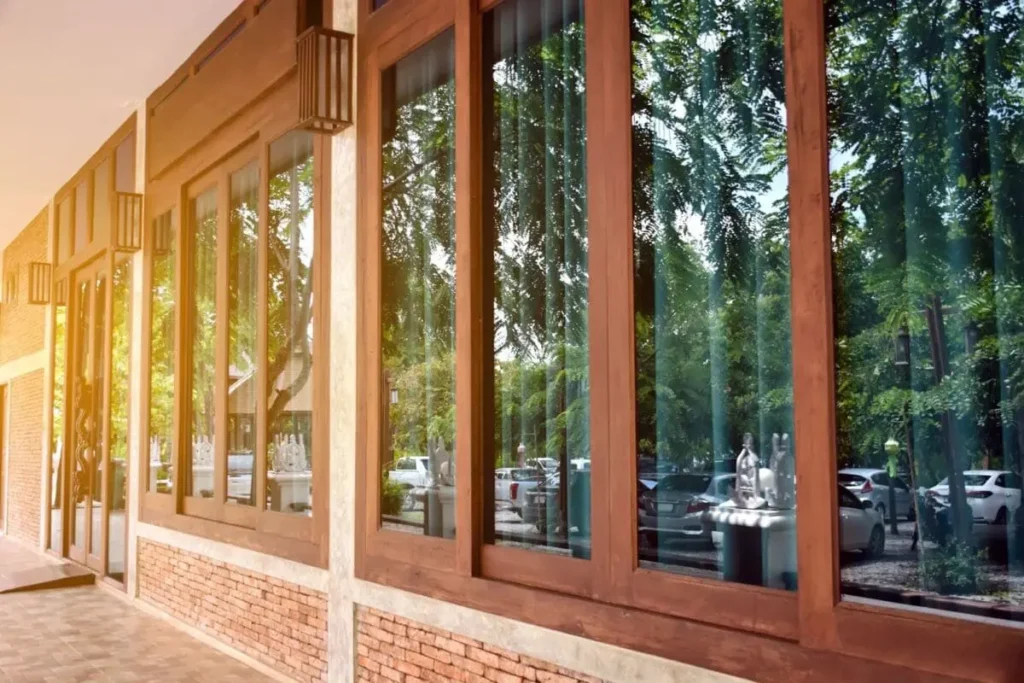 A Comparative Look: Vinyl vs. Wood Windows for Houston Homes